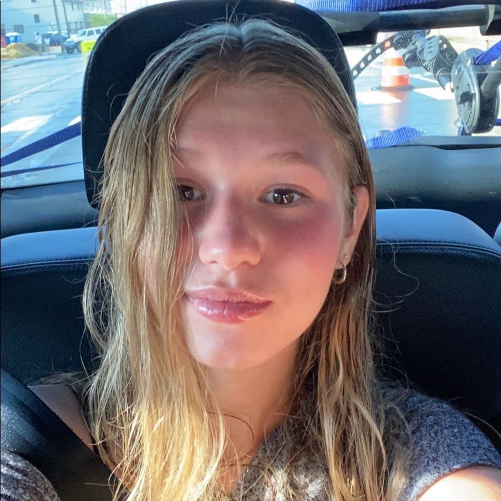 Meet your Posher, Alyssa
